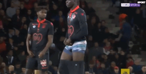 替补球员关键时刻破门逆转比赛