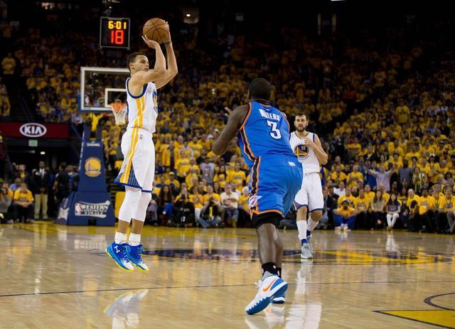 中场核心跑动全场第一，数据炸裂（中场大脑全场跑动第一，数据爆棚）