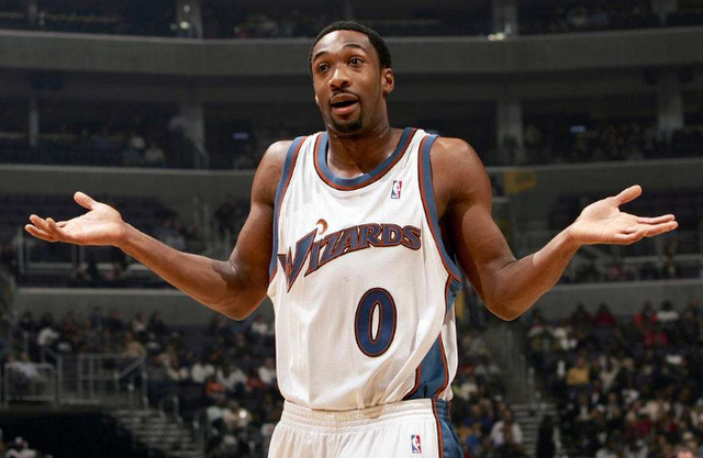 点谁呢？KOP看台球迷高喊：只有一个康纳-布拉德利（KOP看台沸腾：点球人选？非康纳-布拉德利莫属）