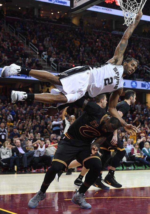 篮球CBA赛场精彩进攻合集（CBA篮球精彩进攻集锦）