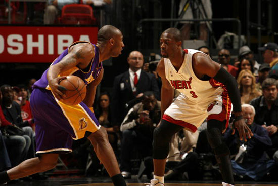 极致弯刀！孙兴慜完美任意球攻入国家队生涯第54球（神级弧线！孙兴慜任意球破门斩获国家队第54球）