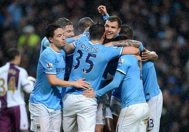 记者：奥斯卡身边人认为他没法继续踢球了，他在体能测试时突感不适（记者：奥斯卡身边人士称他或已无法再踢球，体能测试中突感不适）